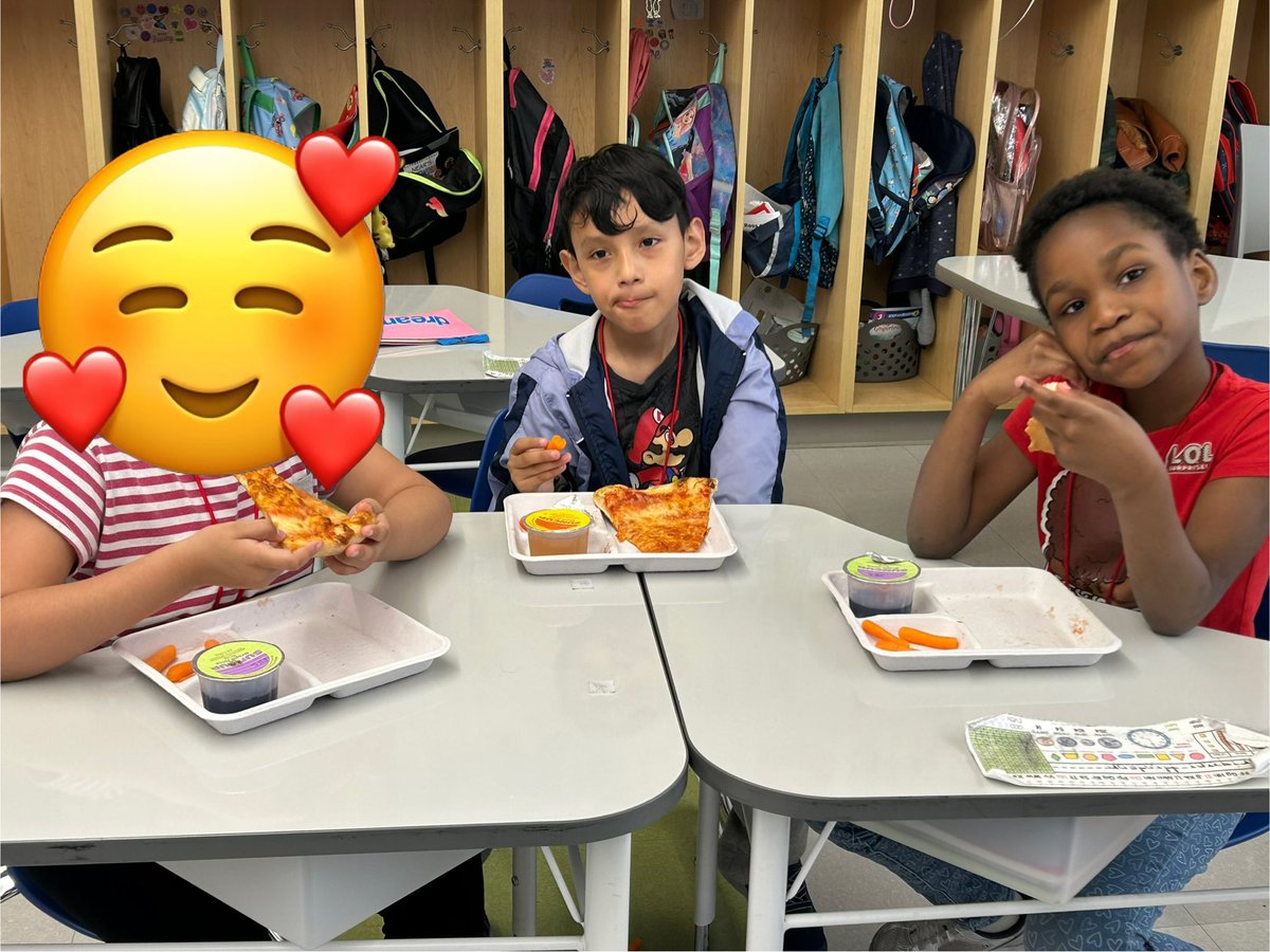 Mrs_MPires's tweet photo. We celebrated these readers for meeting their reading goals along with our Friday raffle winners! @RSS11 @RotellaWarren https://t.co/hyqkCcF9vv