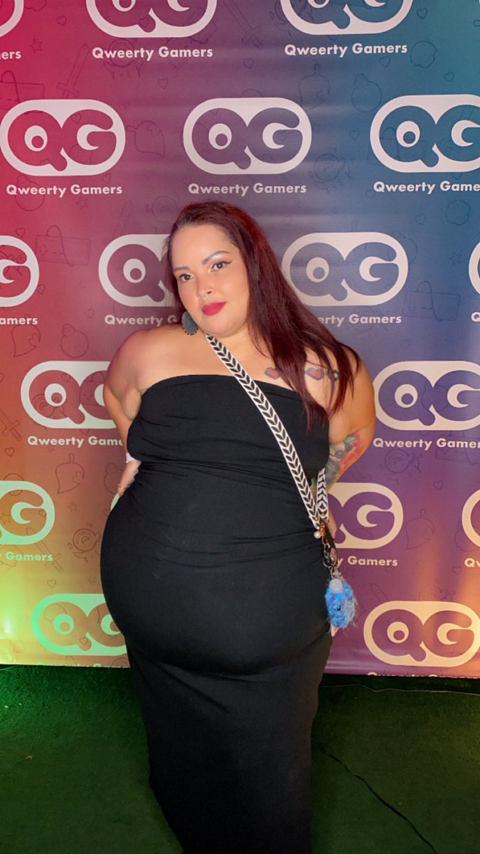 Same dress, 8 months, 60 pounds, and a whole lot of work in between these two pictures.