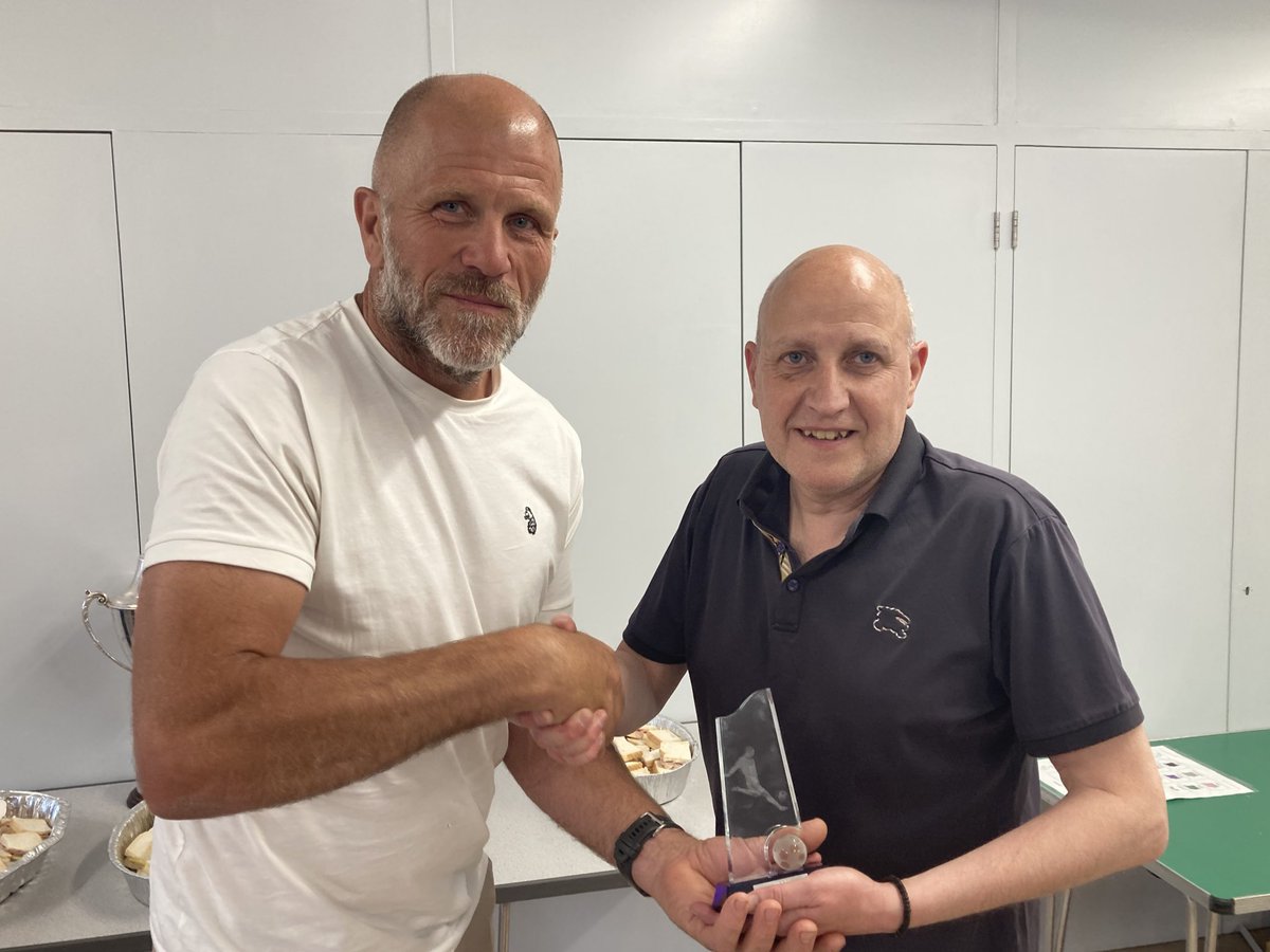 🏆 𝗘𝗡𝗗 𝗢𝗙 𝗦𝗘𝗔𝗦𝗢𝗡 𝗔𝗪𝗔𝗥𝗗𝗦 - 𝗖𝗟𝗨𝗕 &amp; 𝗖𝗛𝗔𝗜𝗥𝗠𝗔𝗡𝗦

Clubman Award - Simon Jasinski (W for the admin! 😍 - presented by Martin Baxter)

Chairman’s Award - Martin Baxter (presented by Mark Glazier)

👏💙