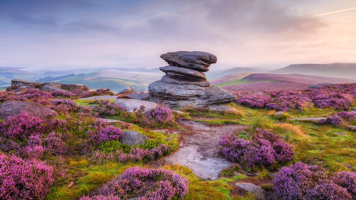 Gosh. This place. 

Just here to throw a landscape grenade and wish you all a peaceful weekend 💙