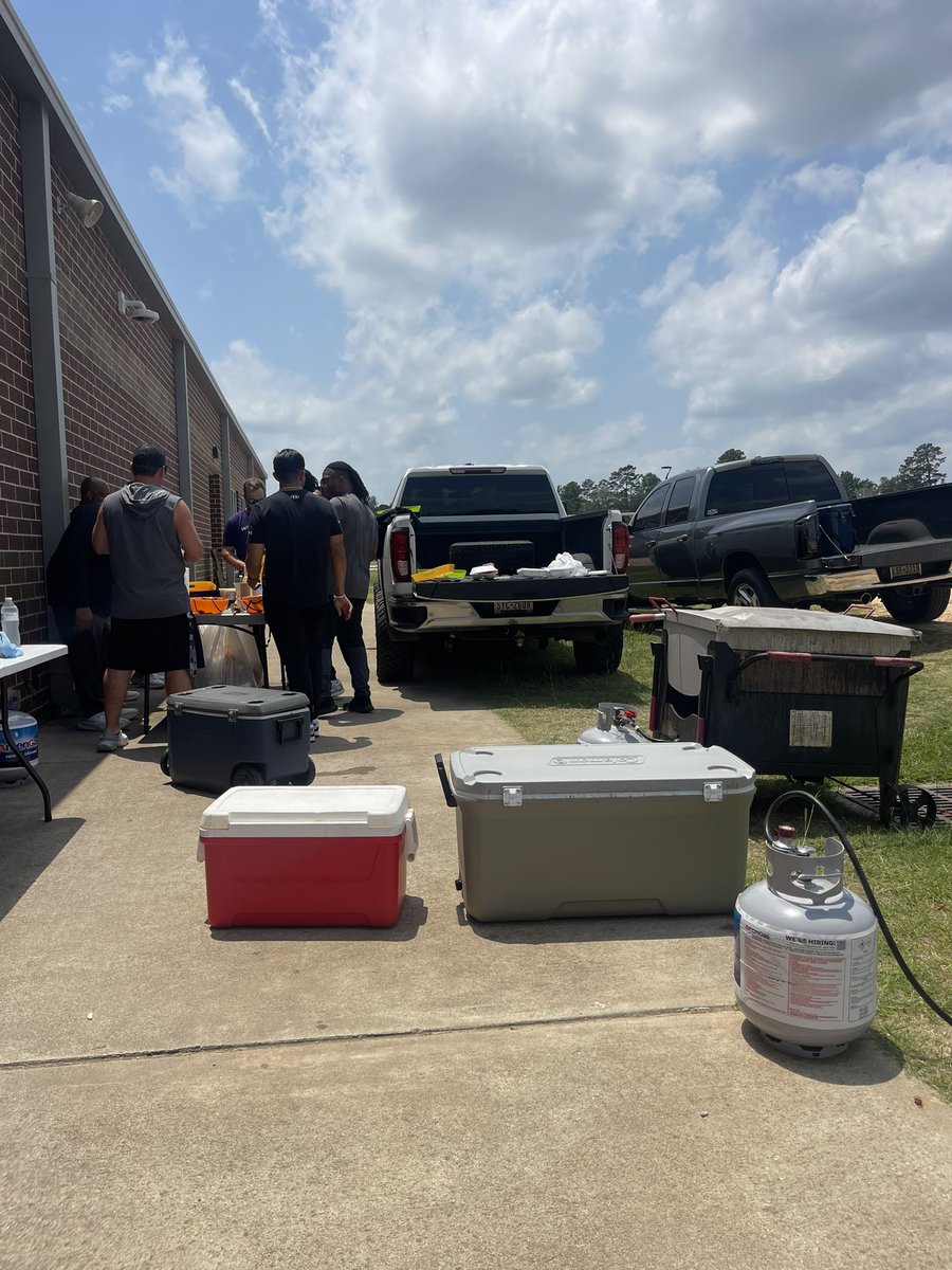Trent Miller (@coachtmiller18) on Twitter photo Special Shout-out to Marcus and Tyler from <a href="/VerticalRaise/">Vertical Raise</a> for coming out to the Dub today and cooking up some phenomenal crawfish for our coaching staff!!! Best Fundraising organization in the business, we appreciate you!!!
#DUBLIFE Special Shout-out to Marcus and Tyler from <a href="/VerticalRaise/">Vertical Raise</a> for coming out to the Dub today and cooking up some phenomenal crawfish for our coaching staff!!! Best Fundraising organization in the business, we appreciate you!!!
#DUBLIFE