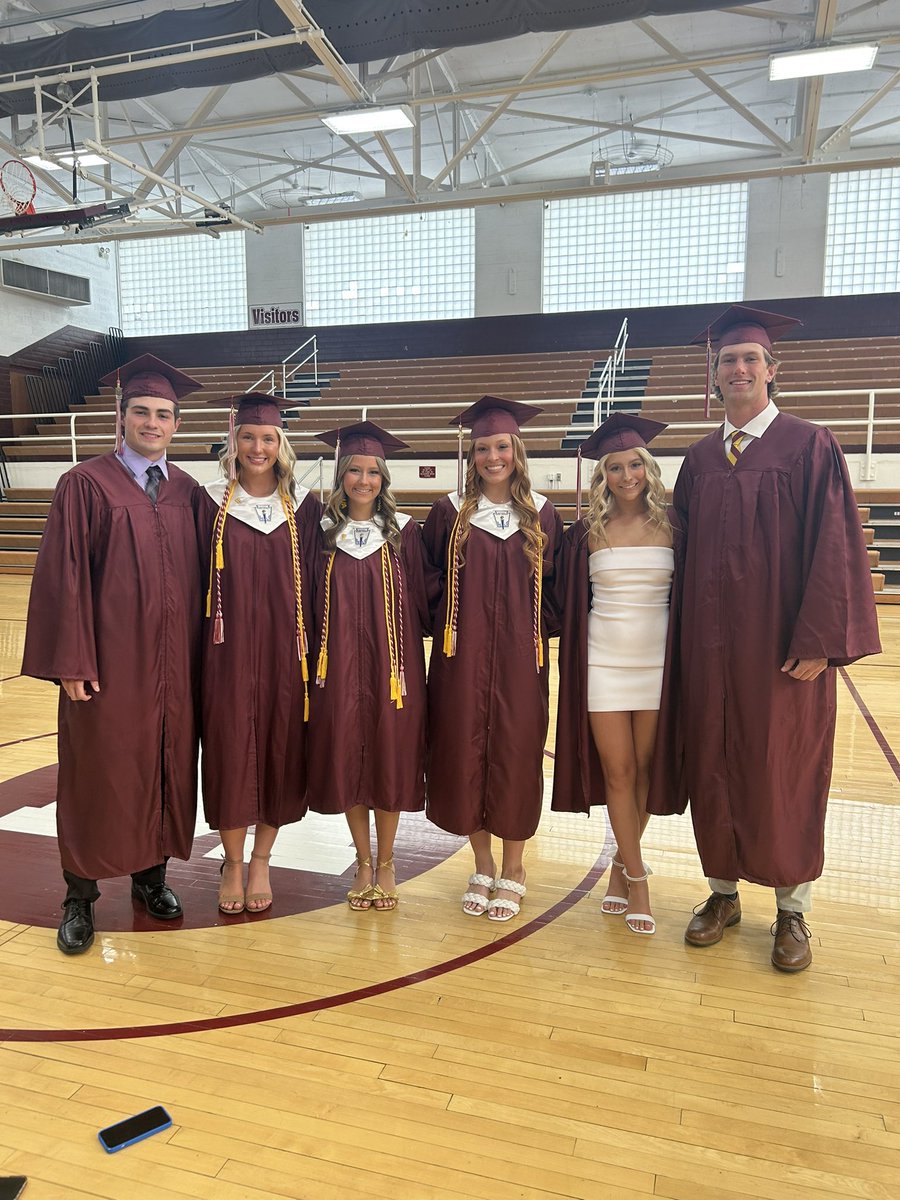 Surprise it was us!!! Thank you all for a great year!! We out ✌🏻