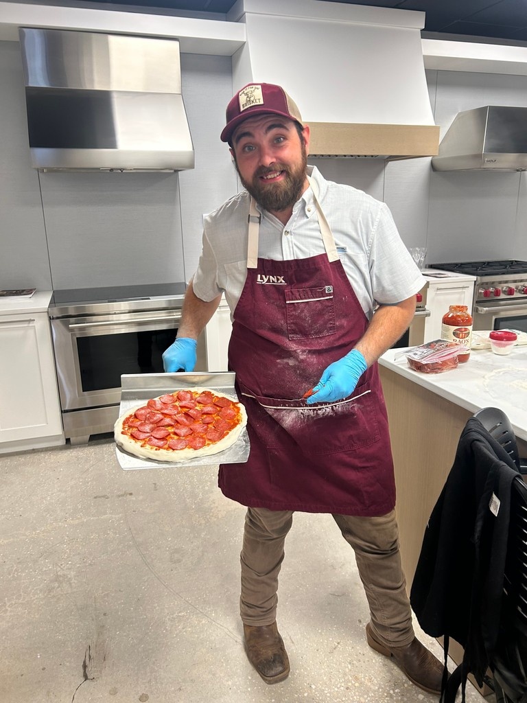 AllSouthApp's tweet photo. Our Fort Walton showroom celebrated our customers today with a grill out! Thank you to everyone who stopped by— we love getting to grill out and say thank you to our customers, builders and designers! .
.
.
#allsouthappliance #shopallsouth #shoplocal #appliances #fortwalton https://t.co/yoZcmnZL85