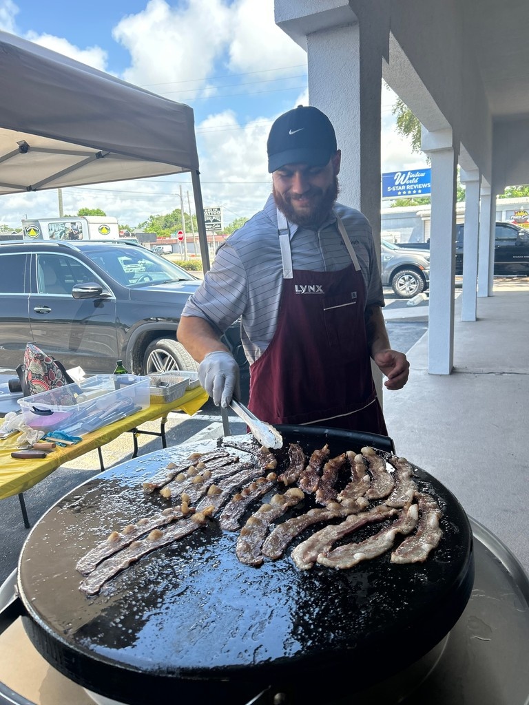 AllSouthApp's tweet photo. Our Fort Walton showroom celebrated our customers today with a grill out! Thank you to everyone who stopped by— we love getting to grill out and say thank you to our customers, builders and designers! .
.
.
#allsouthappliance #shopallsouth #shoplocal #appliances #fortwalton https://t.co/yoZcmnZL85