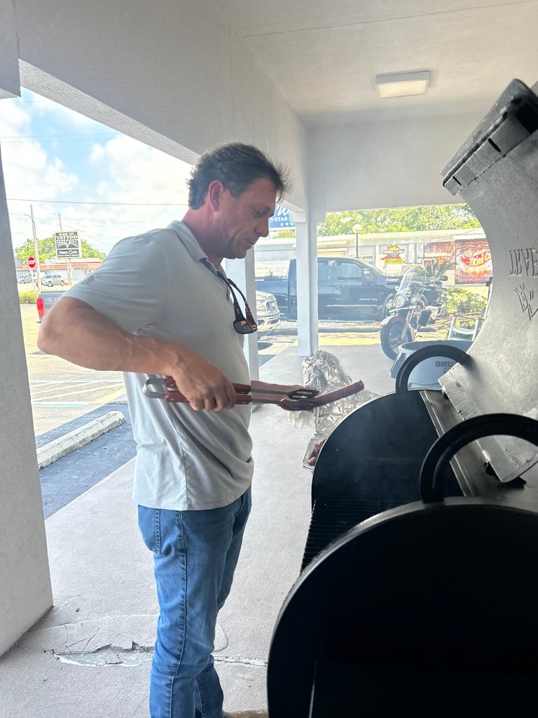 AllSouthApp's tweet photo. Our Fort Walton showroom celebrated our customers today with a grill out! Thank you to everyone who stopped by— we love getting to grill out and say thank you to our customers, builders and designers! .
.
.
#allsouthappliance #shopallsouth #shoplocal #appliances #fortwalton https://t.co/yoZcmnZL85
