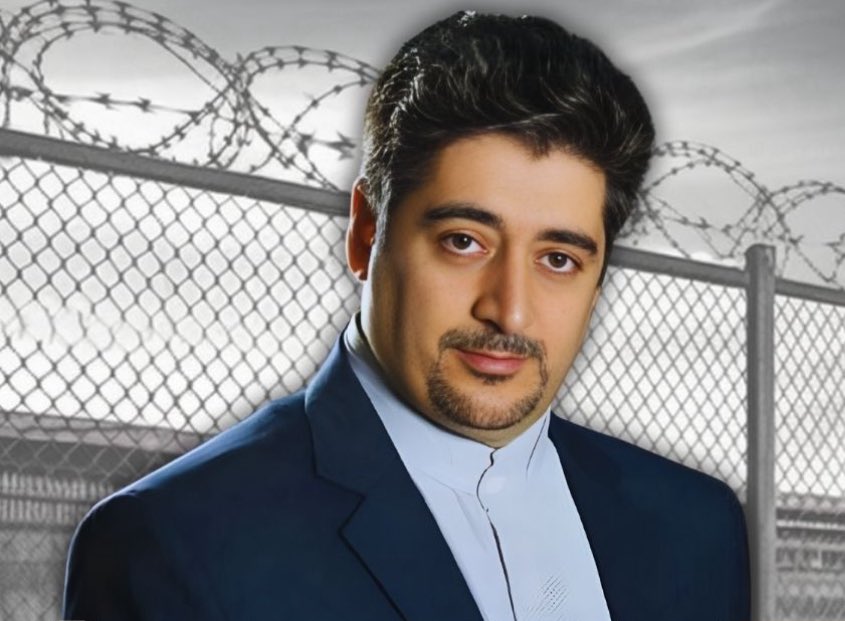 طاهر نقوی نیاز به جراحی فوری دارد

این وکیل دادگستری که از ۱۷ بهمن ماه ۱۴۰۲ در زندان به سر می‌برد، علیرغم بیماری و نیاز به درمان فوری با ممانعت مسئولین زندان اوین مواجه شده است به طوری که این کارشکنی‌ها اکنون وضعیت وخیمی را برای او رقم زده و نیاز به جراحی فوری دارد ولی همچنان