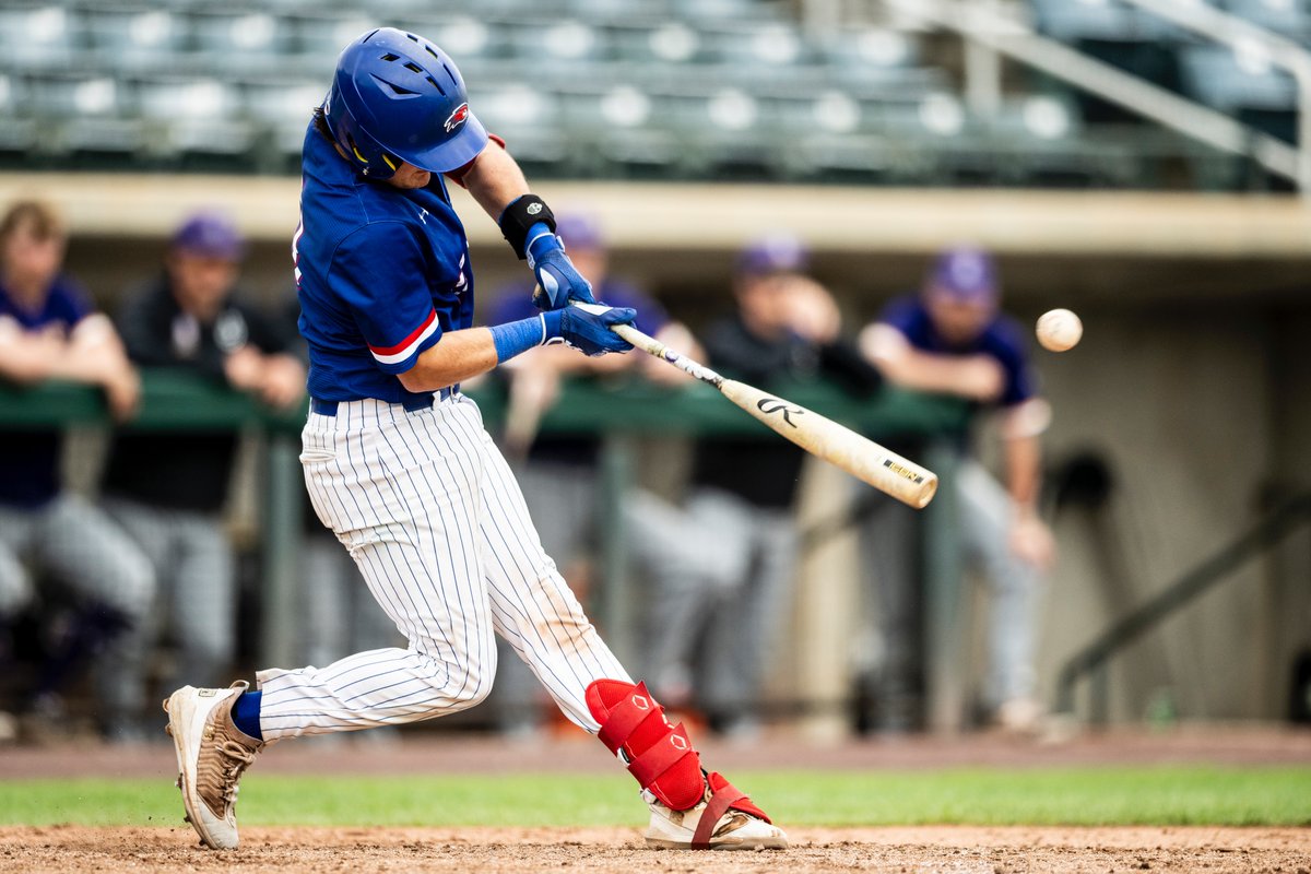 ⬆️1 | A home run to left field by Donahue puts the River Hawks up early!!

UML 1 | NJIT 0                      

#UnitedInBlue | #AEBASE