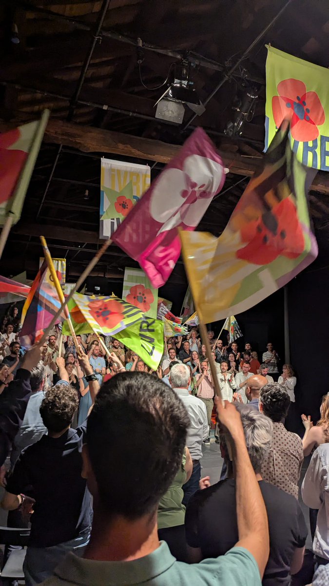 E assim termina esta campanha por um país que quer ser livre, cheia de pessoas, de cores, de alegria e de vontade de trabalhar pelo país que sabemos ser possível, numa europa que sabemos ser possível, num mundo que sabemos ser possível. Trabalhar para ser livre.
Dia 18 vota LIVRE