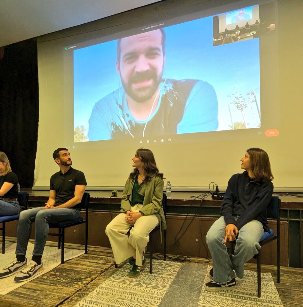 onacodinenca's tweet photo. 🎙️ Una taula rodona per compartir experiències i vivències a Ona Codinenca, però també fites professionals i reptes i inquietuds del món de la comunicació amb professionals que van créixer a casa.

I gràcies als participants i a tots els qui heu vingut! 💚
  #20anysparlantdetu https://t.co/Zg5b7mWYKd