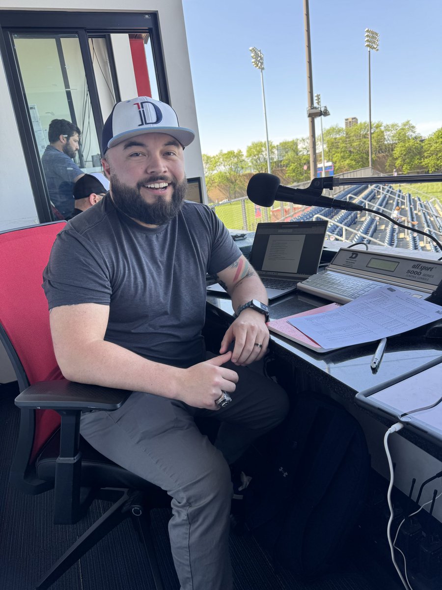 MichaelFelish's tweet image. College baseball announcing debut. @UIC_Baseball vs. @BelmontBaseball on a beautiful Friday afternoon in Chicago.

Thank you @nderanek5 for letting me step into your spot for the day. 🙏 @OverTheMic