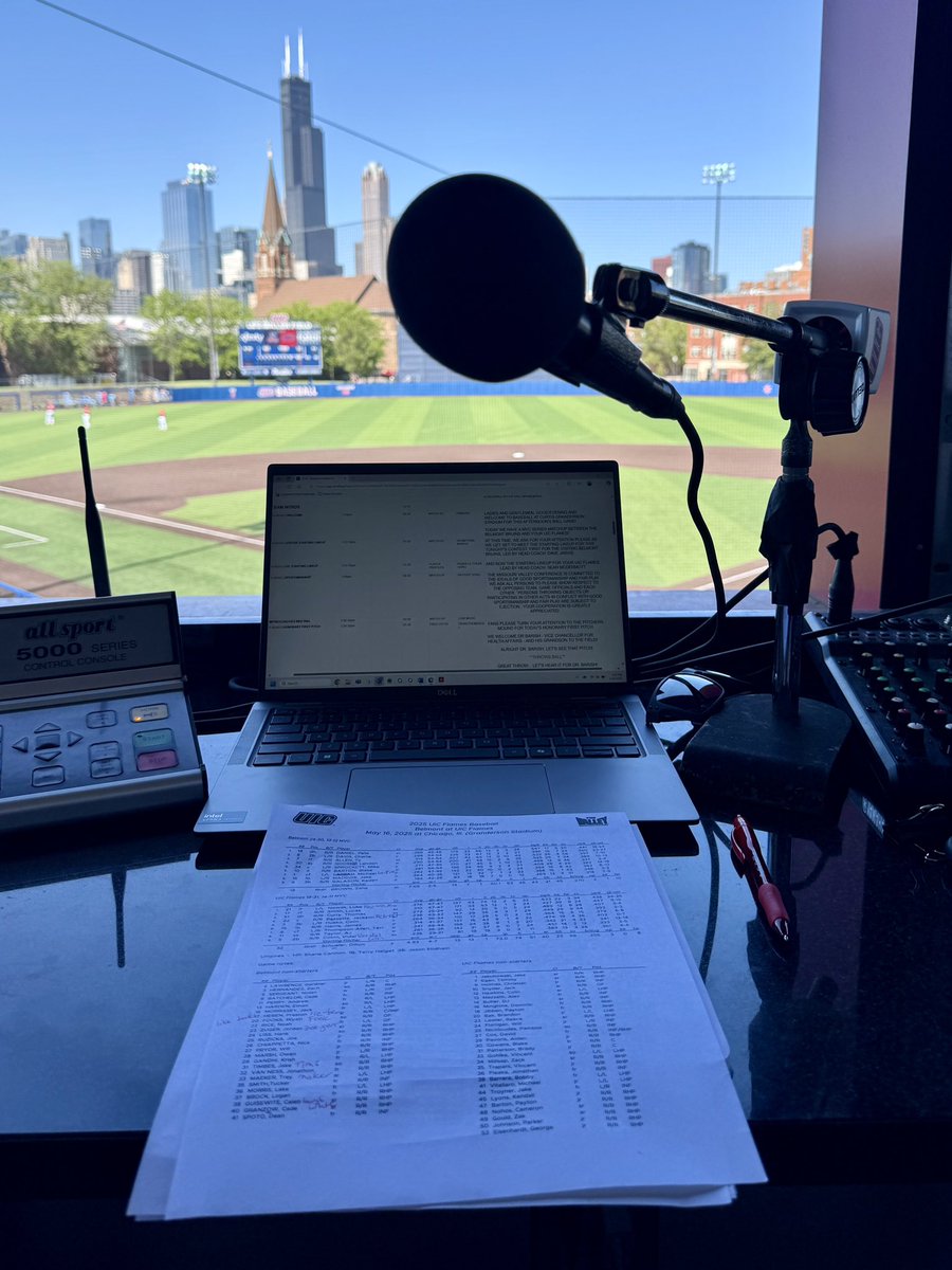 MichaelFelish's tweet image. College baseball announcing debut. @UIC_Baseball vs. @BelmontBaseball on a beautiful Friday afternoon in Chicago.

Thank you @nderanek5 for letting me step into your spot for the day. 🙏 @OverTheMic