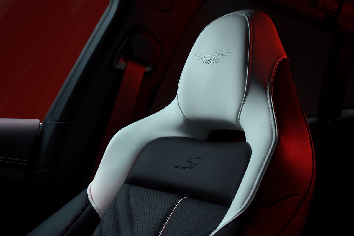 ¿Un SUV que acelera de 0 a 100 km/h en solo 3.3 segundos? El nuevo Aston Martin DBX S redefine lo que un SUV puede ser: potencia, elegancia y el rugido de un V8 biturbo de 727 HP.
<a href="/astonmartin/">Aston Martin</a> <a href="/A_GrandChelem/">Agence Grand Chelem</a> 

 #AstonMartin #DBXS #SUVdeLujo #PREMIUM #ALTORENDIMIENTO #WheelsMag