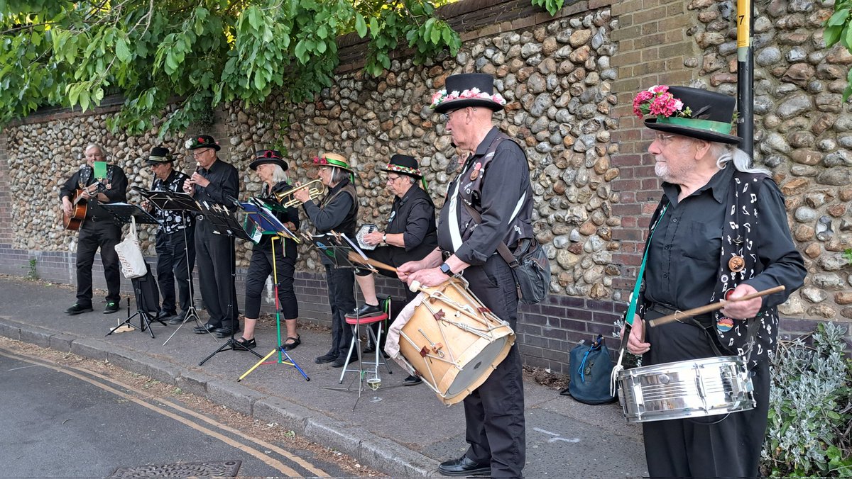 Fiddlestickclog's tweet photo. Last Monday saw us dancing at the Adam &amp; Eve. This Monday we are at the @BanninghamCrown. Come join us from 7.30pm.

#fiddlesticksclog #Banninghamcrown #morrisdancers https://t.co/Af6XOo8WFM