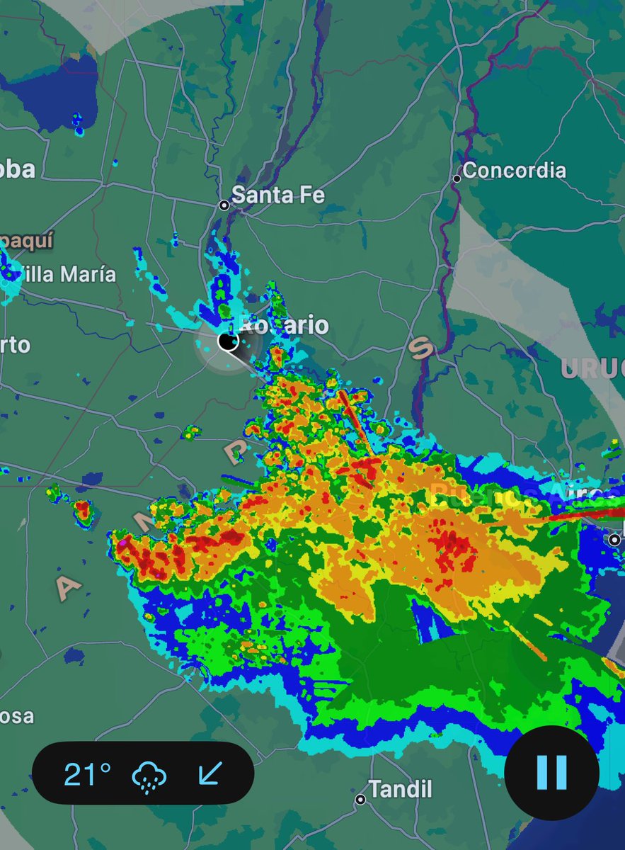 Las tormentas se siguen generando en el norte de Bs as. Rosario sigue en calma. Algunas gotas aisladas en algunas zonas. 

No se descuiden, seguimos bajo alerta durante esta madrugada y mañana. ⚡️ ⚡️