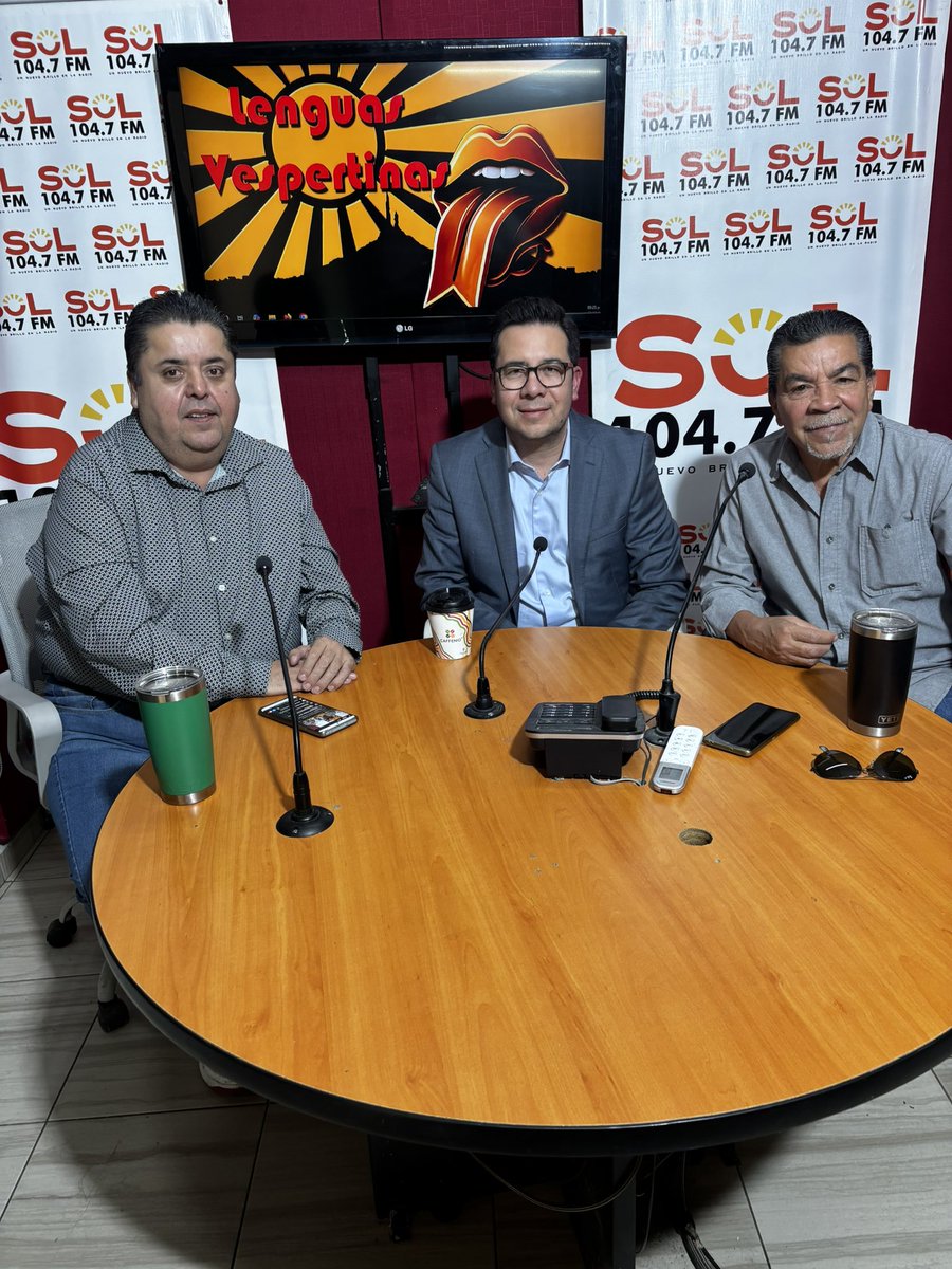 gilbertmeza's tweet photo. Tuve la oportunidad de visitar a @feroropeza20 y Arturo Soto en su programa #LenguasVespertinas, donde hablamos del proceso electoral de magistrados y jueces la importancia de participar para todos los sonorenses.
Muchas gracias Sol 104.7FM #VotaRosa07 https://t.co/FierPX1nzp