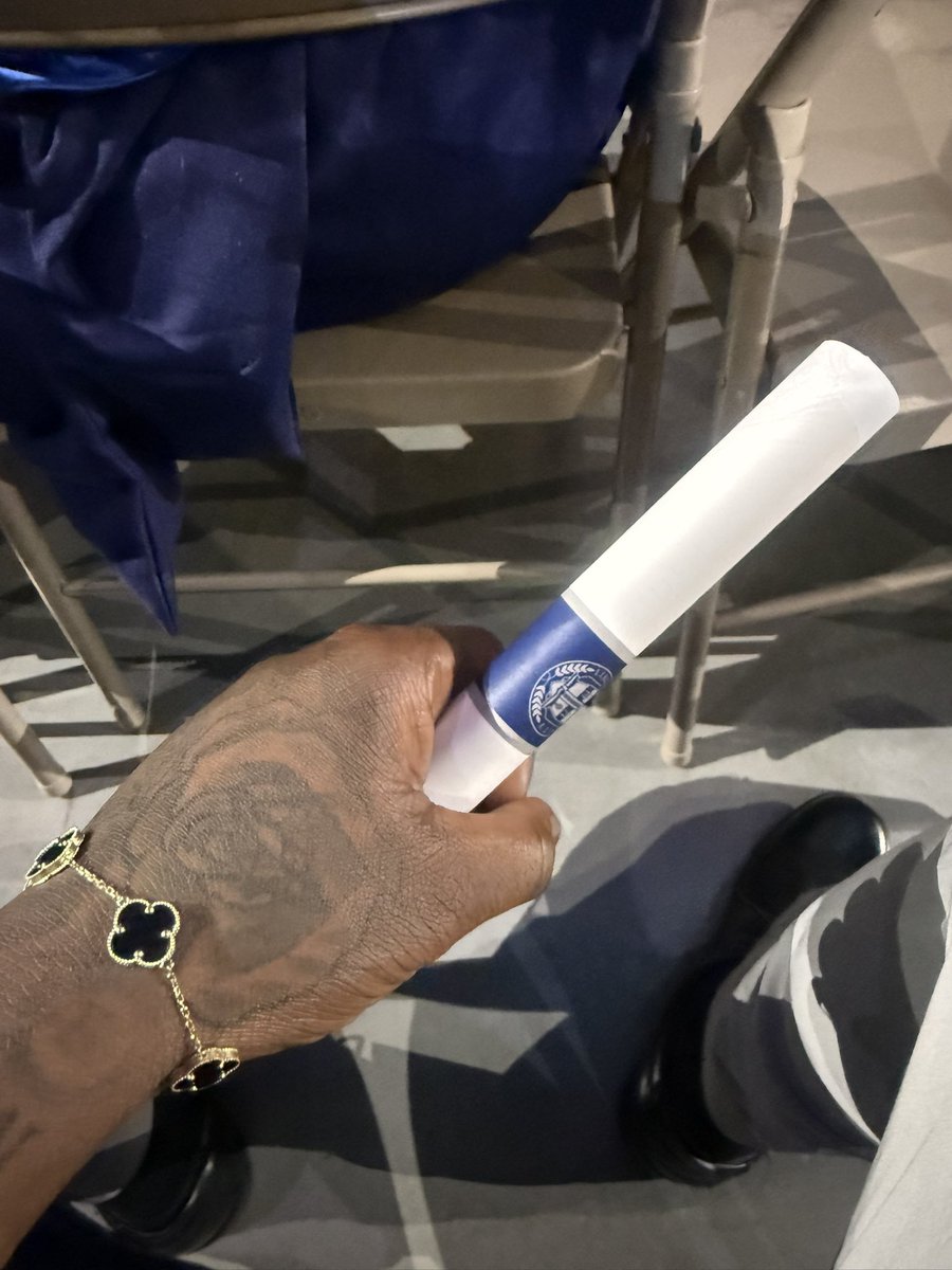 d_xvii's tweet photo. Associates Degree ✅ 
Bachelor’s Degree  ✅ 
Master’s Degree✅
Next up Ph.D 🔜 https://t.co/NhFkJLU9zg