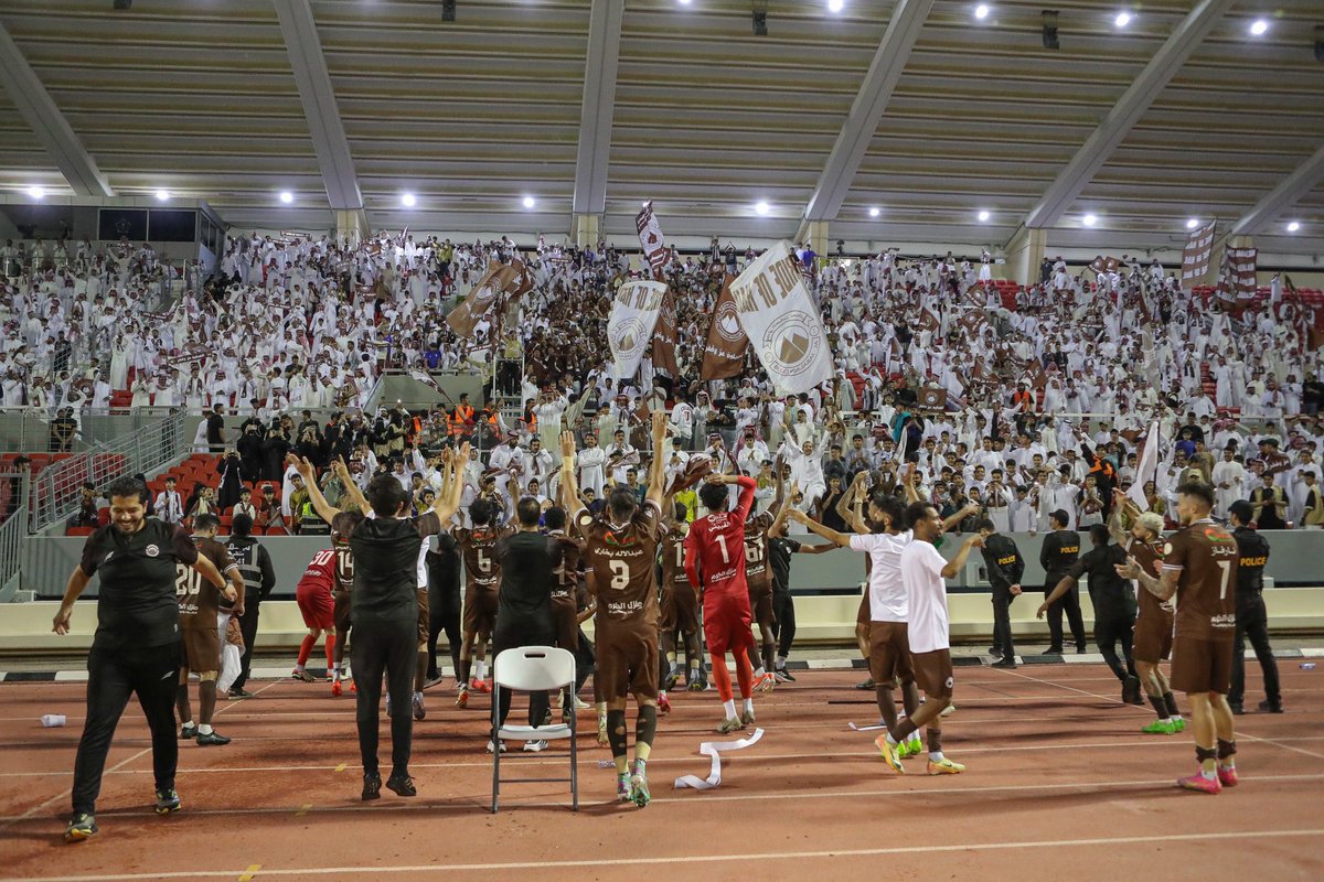 بحياتي ماراح انسى هاللاعبين والجهاز الفني 
عشنا ايام جميله وعظيمه كان الكل قلبه على النادي الا الاداره ، من اجانب ومحليين كانوا يلعبون لاجل النادي والجمهور فخور فخور بهم وماراح انساهم ابدًا ، 
الله لايسامح من كان السبب .
#الجبلين