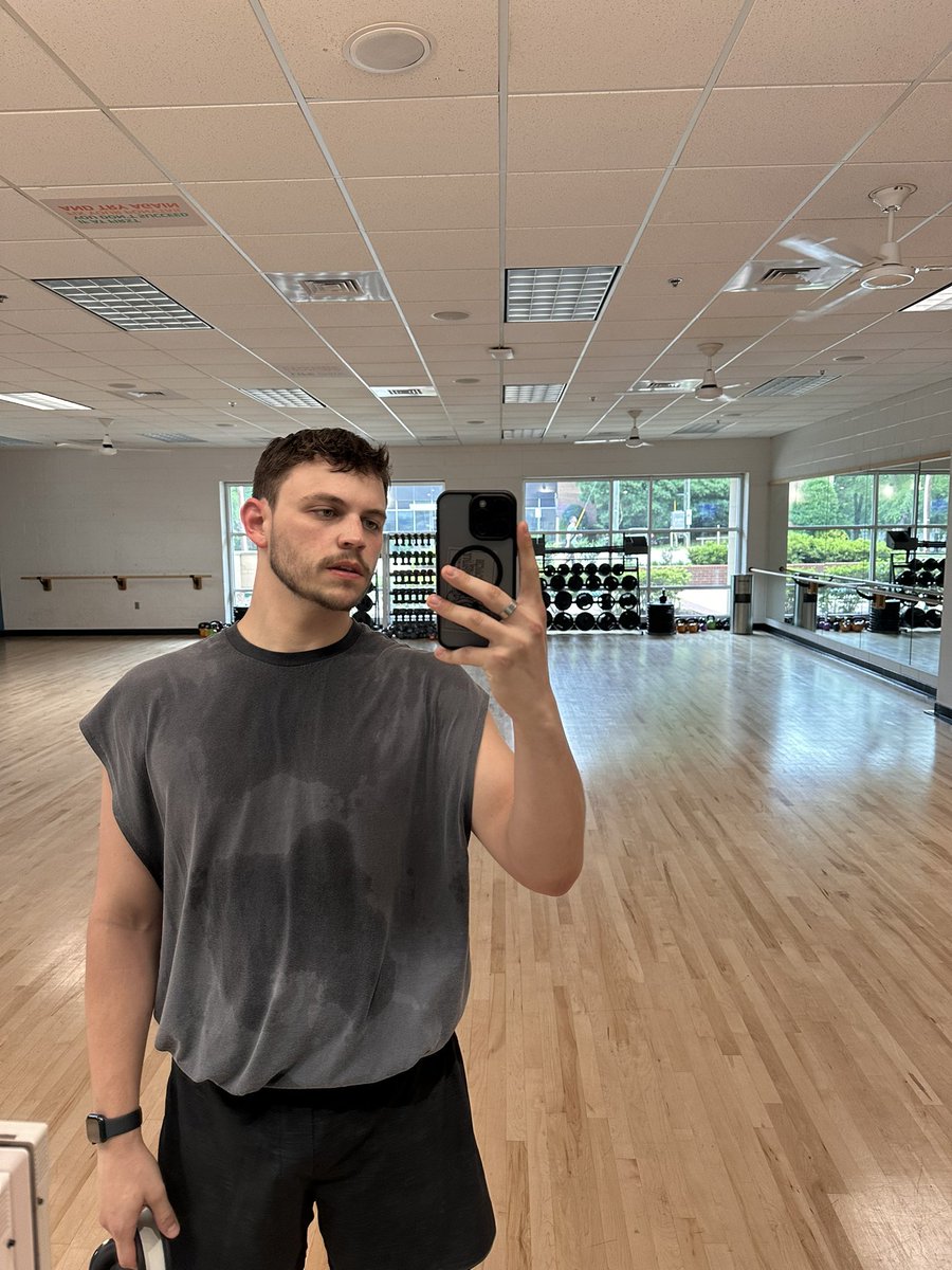 zach tweet media