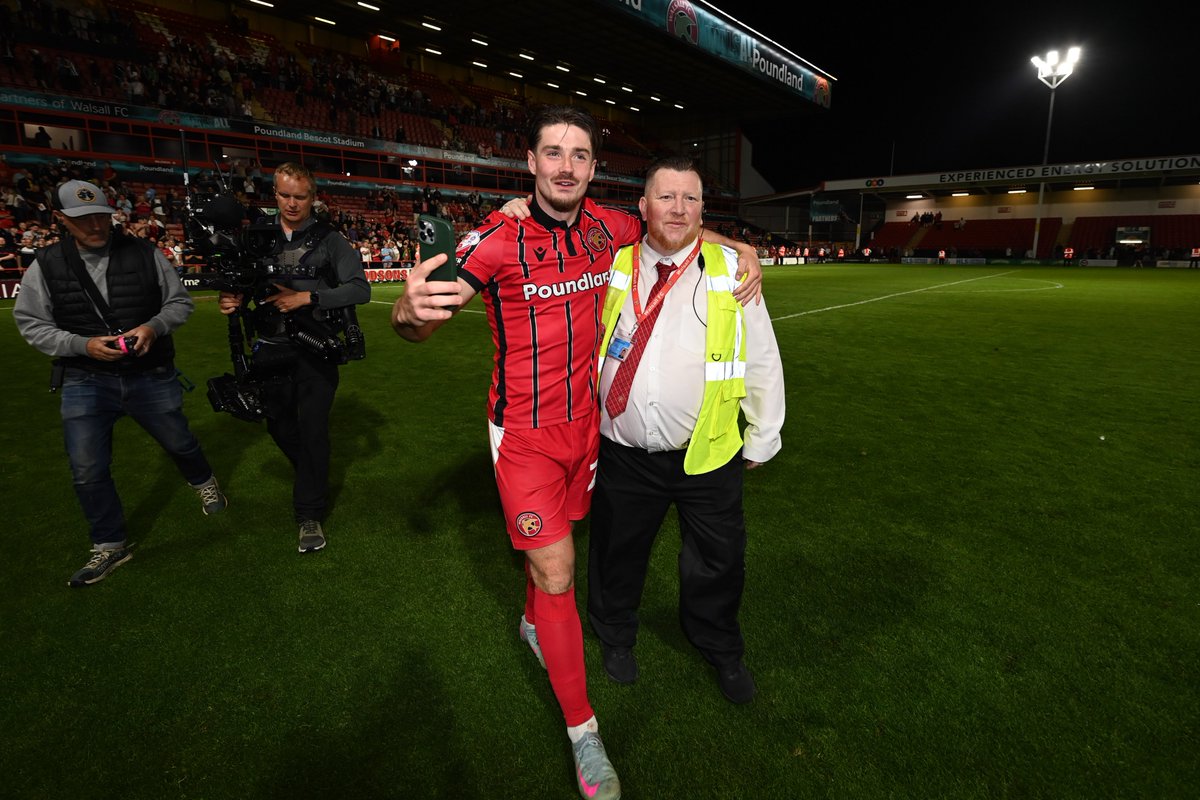 WFCOfficial's tweet photo. 𝙎𝙋𝙀𝘾𝙄𝘼𝙇 𝙉𝙄𝙂𝙃𝙏 𝘼𝙏 𝙏𝙃𝙀 𝘽𝙀𝙎𝘾𝙊𝙏  🙌 https://t.co/5LrnUa6ixz