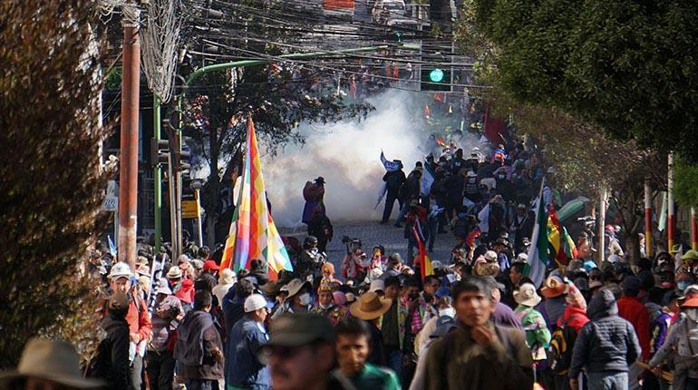 Policía asegura que marcha evista no tuvo nada de pacífica y anuncia investigaciones por agresiones
Créditos: Los Tiempos 
lostiempos.com/actualidad/pai…