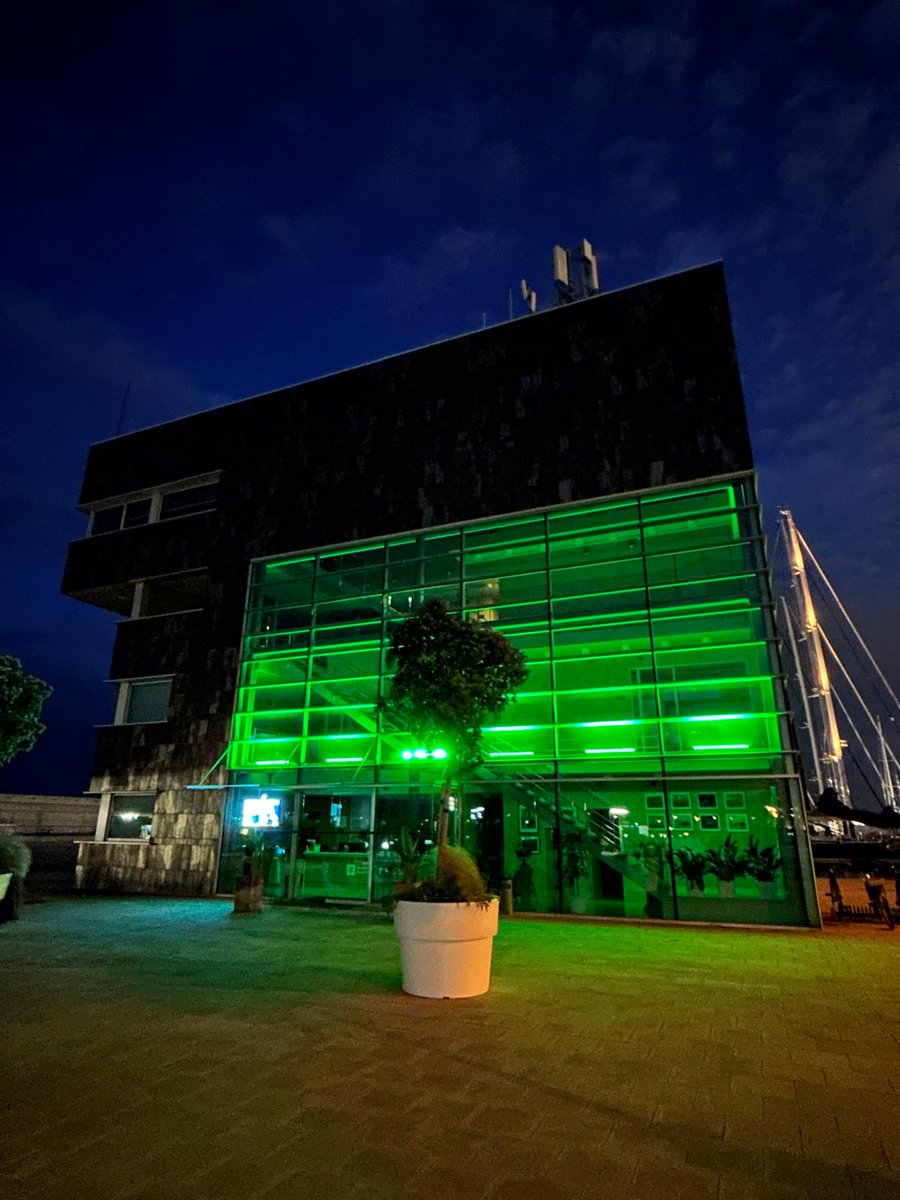 #Badalona s’ha afegit aquest 16 de maig a la celebració del Dia Mundial de la Celiaquia i s’ha il·luminat de color verd la façana de l’edifici de Capitania del Port de la ciutat per visibilitzar aquesta malaltia crònica 💚

#DiaMundialdelaCeliaquia