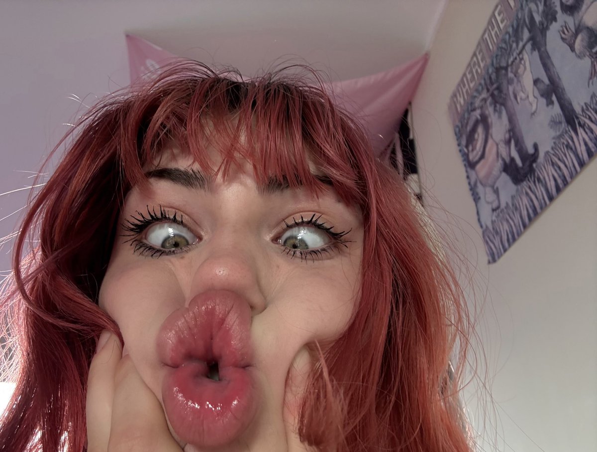schizobimb0's tweet photo. once u start getting triggered by stupid face porn, there’s no going back. ur brain is broken and every time u step out the house there will be a trigger telling u to go home n fuck ur fist instead. enjoy it dummy <33 https://t.co/GyKd10nIHN