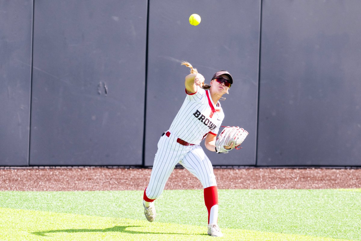 BrownU_Softball's tweet image. Early inning 📸