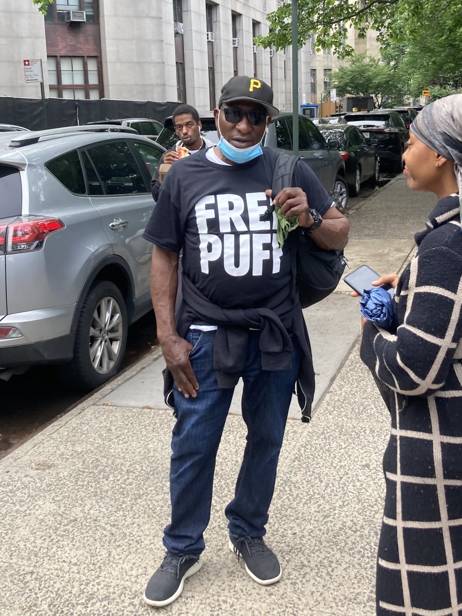LIVING NEAR THE COURTHOUSE DURING THE DIDDY TRIAL HAS BEEN CRAZY. LIKE THIS NIGGA REALLY WEARING A "FREE PUFF" SHIRT?? 🤣🤣