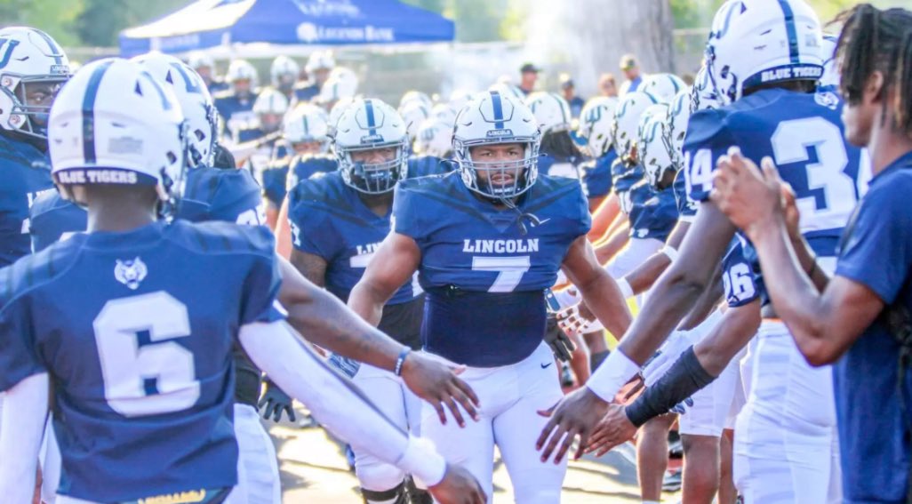 Devyn Davis (@devyndavis91) on Twitter photo I’m blessed to say that I have received and offer from <a href="/Tcamp6011/">Coach Camp</a> to Lincoln College!
<a href="/coachjonholmes/">Jon Holmes</a> <a href="/BishopMiege_FB/">Bishop Miege Football 🏈</a> I’m blessed to say that I have received and offer from <a href="/Tcamp6011/">Coach Camp</a> to Lincoln College!
<a href="/coachjonholmes/">Jon Holmes</a> <a href="/BishopMiege_FB/">Bishop Miege Football 🏈</a>