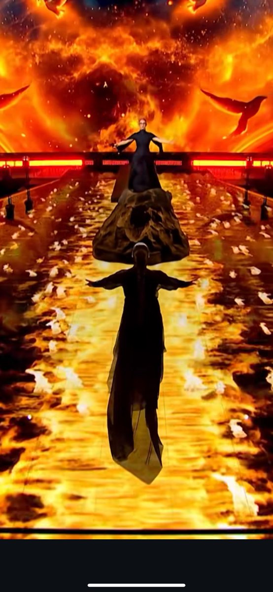 Ο,τι πιο συγκλονιστικό έχω δει, ο,τι πιο συμβολικό, αυτό το στιγμιότυπο. 🖤 #Eurovision2025 #eurovisiongr #Klavdia