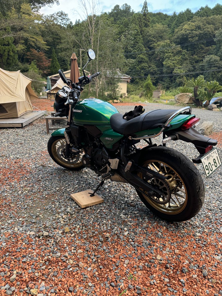atsu3ks's tweet photo. z650rs（キャンディーグリーン）
とz900rs（イエローボールエディション）
が盗まれました
尼崎南塚口町8丁目倉庫内から
鍵を開けられてバイク２台のみ持って行かれました
犯行は昨日5\16 am4時ごろ https://t.co/oDOmbWVsCm