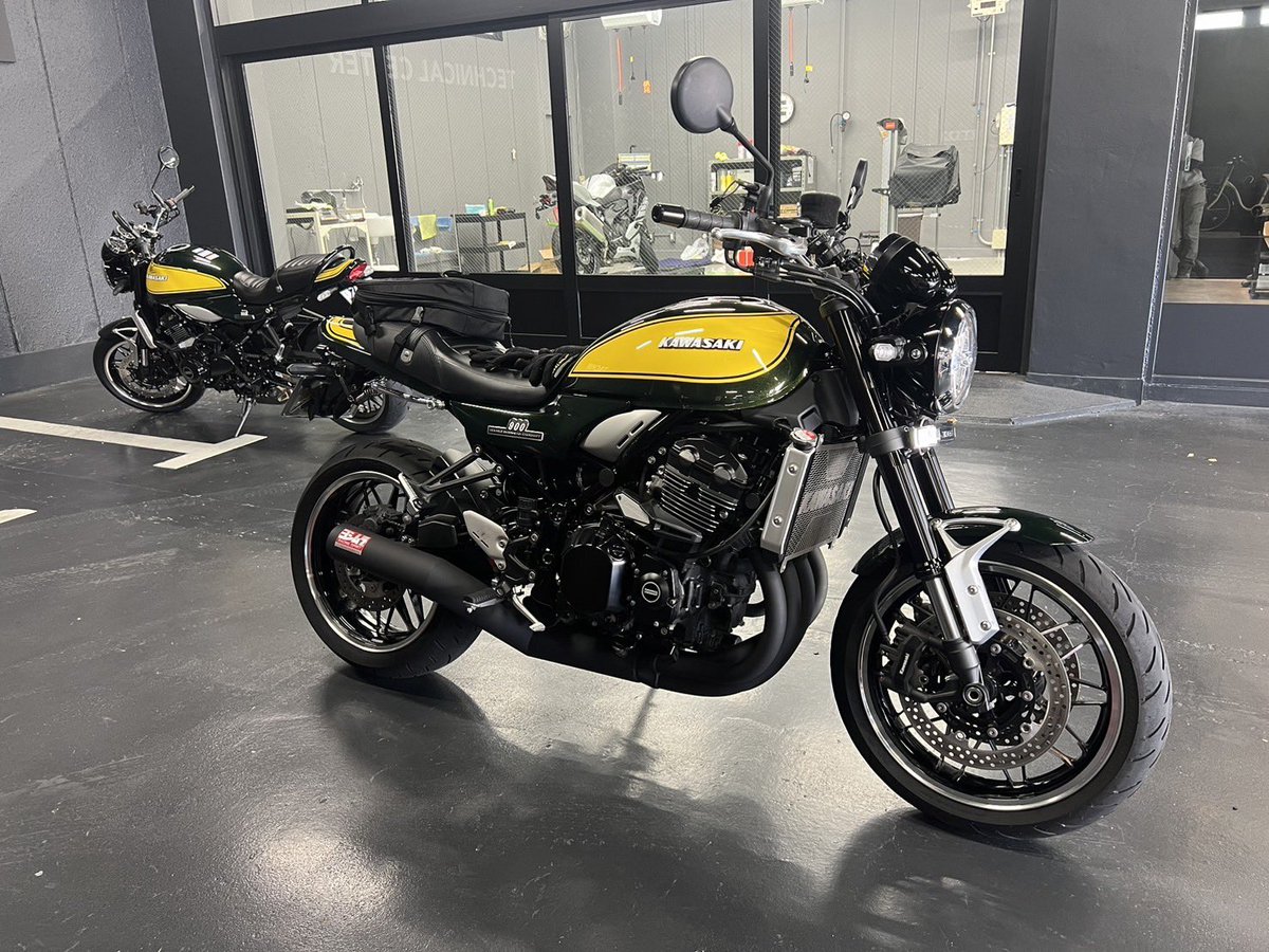 atsu3ks's tweet photo. z650rs（キャンディーグリーン）
とz900rs（イエローボールエディション）
が盗まれました
尼崎南塚口町8丁目倉庫内から
鍵を開けられてバイク２台のみ持って行かれました
犯行は昨日5\16 am4時ごろ https://t.co/oDOmbWVsCm
