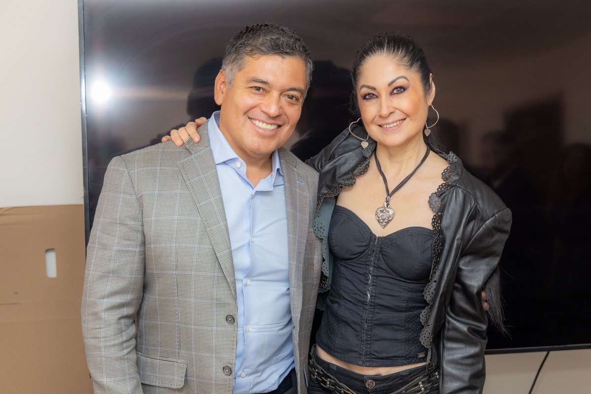 davidsanchezi's tweet photo. Hoy me reuní con la Fiscal Dilcya García, titular de la Fiscalía contra la Violencia de Género.
Agradezco la disposición al diálogo y la oportunidad de fortalecer el trabajo en equipo, siempre en favor de la seguridad de las mujeres coacalquenses.
#ContinuidadDeBuenosResultados https://t.co/RO6Tm0jUuA