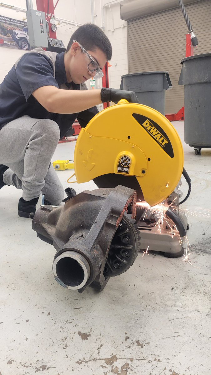 AutoHarlan's tweet image. It's Friday! Just cutting up on the auto shop. @NISDHarlan