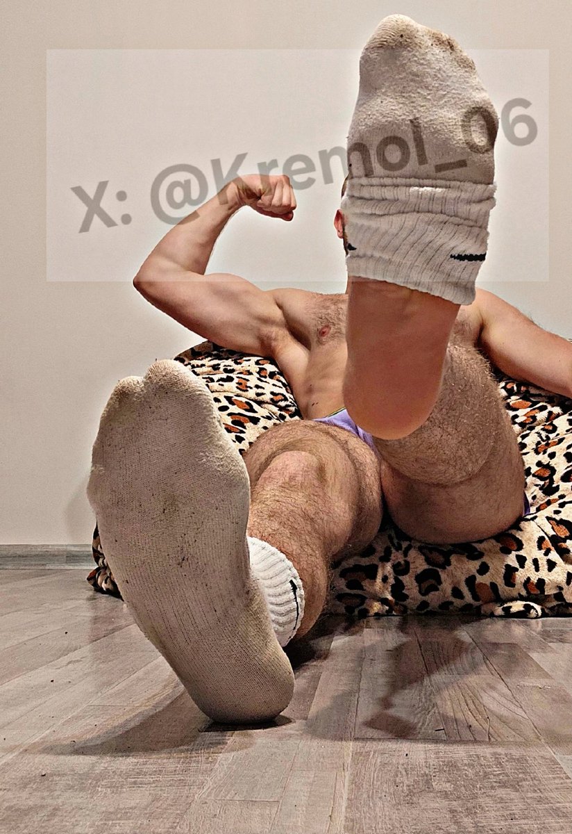 Kremol_06's tweet photo. Który cwelik chętny na mokre skiety😼
#footmaster #footdom #footgod
#youngmaster #malefeet
#malefootworship #cashmaster
#cashslave #boyfeet #boyfeetworship
#gayfeet #skiety #sneekers
#kink #footdomination #findom
#polskigej #polandgay https://t.co/VjxQbhTAh3