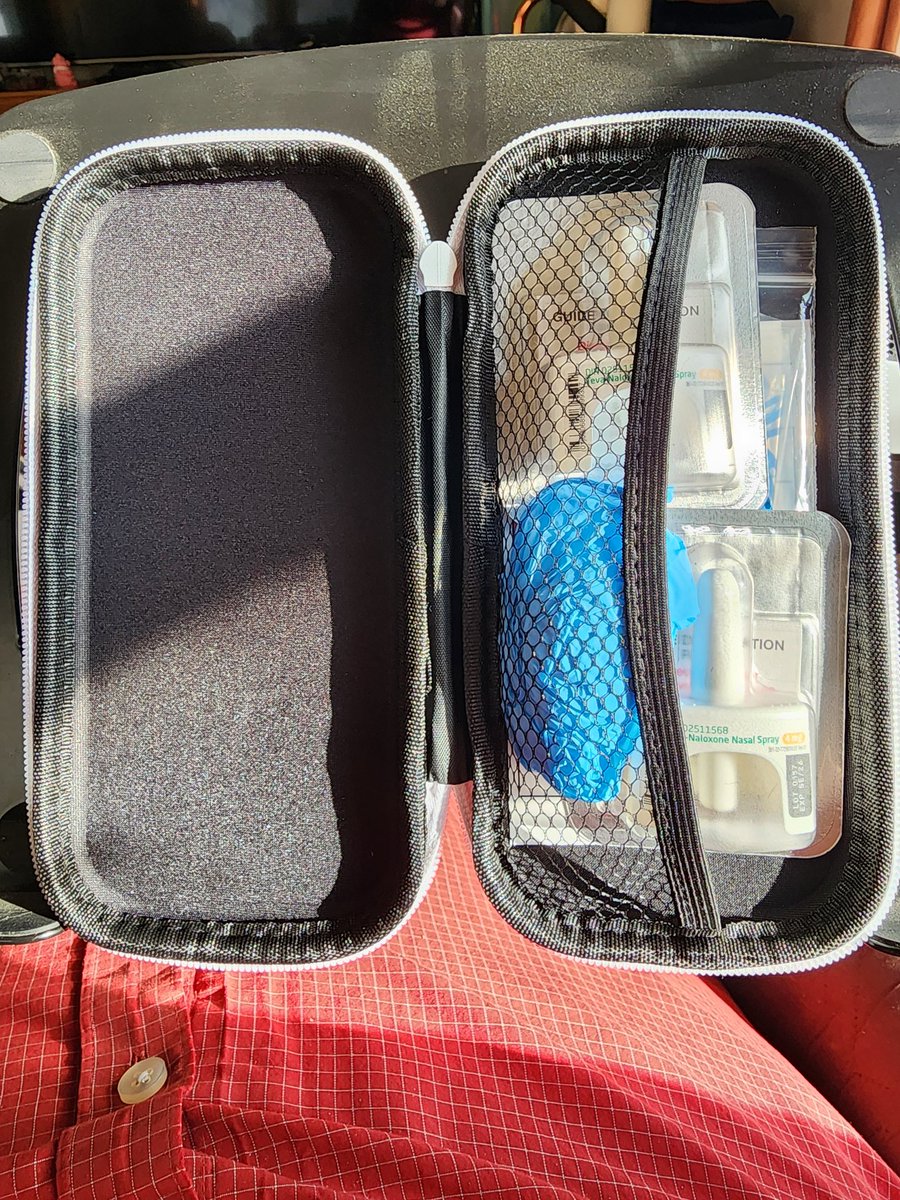 MarkDavis0129's tweet image. Did everyone in ONT get a couple Opioid OD kits? Or just us people living in a tougher neighbourhood, there is 17-18 people living in a sq mile here. Wife said It showed up with an Amazon driver today addressed to the "Resident" & our home address.