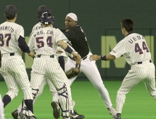 RT @retro_bbmuseum: トニー・ミッチェル 1995年に無断帰国や素行不良 