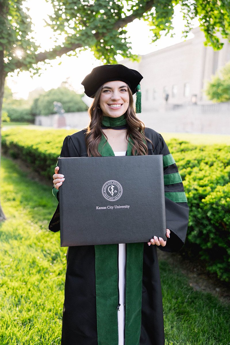 kaymcgs's tweet photo. hey I’m Dr. McGinnis and I’ll be your pediatrician today 

#NewProfilePic #classof2025 #medschool https://t.co/kfkH4TGiaz