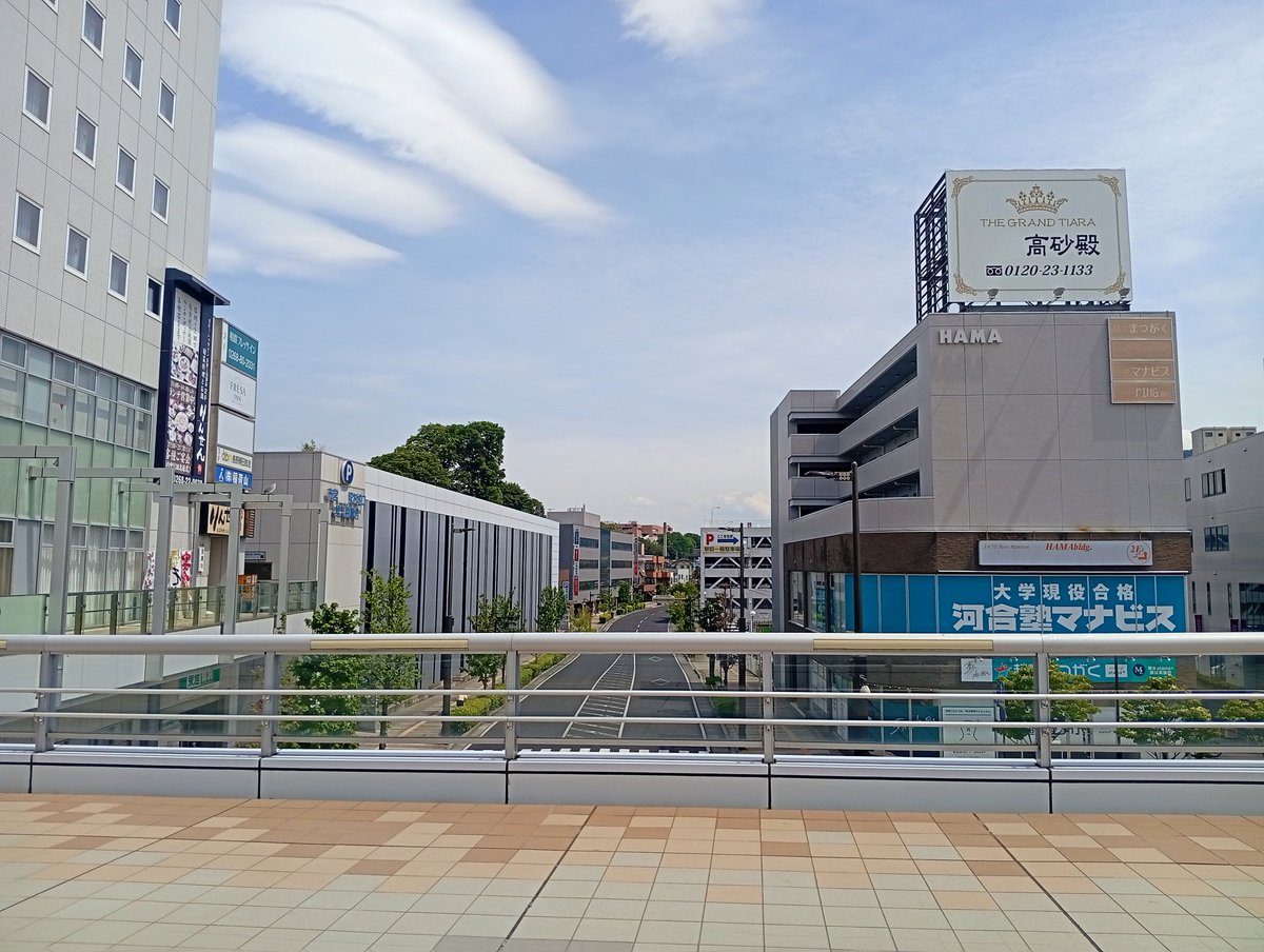 「お早う御座います ここは何処でしょう? ※一応目立つ知名の入った看板は消してます」|結城　千里のイラスト