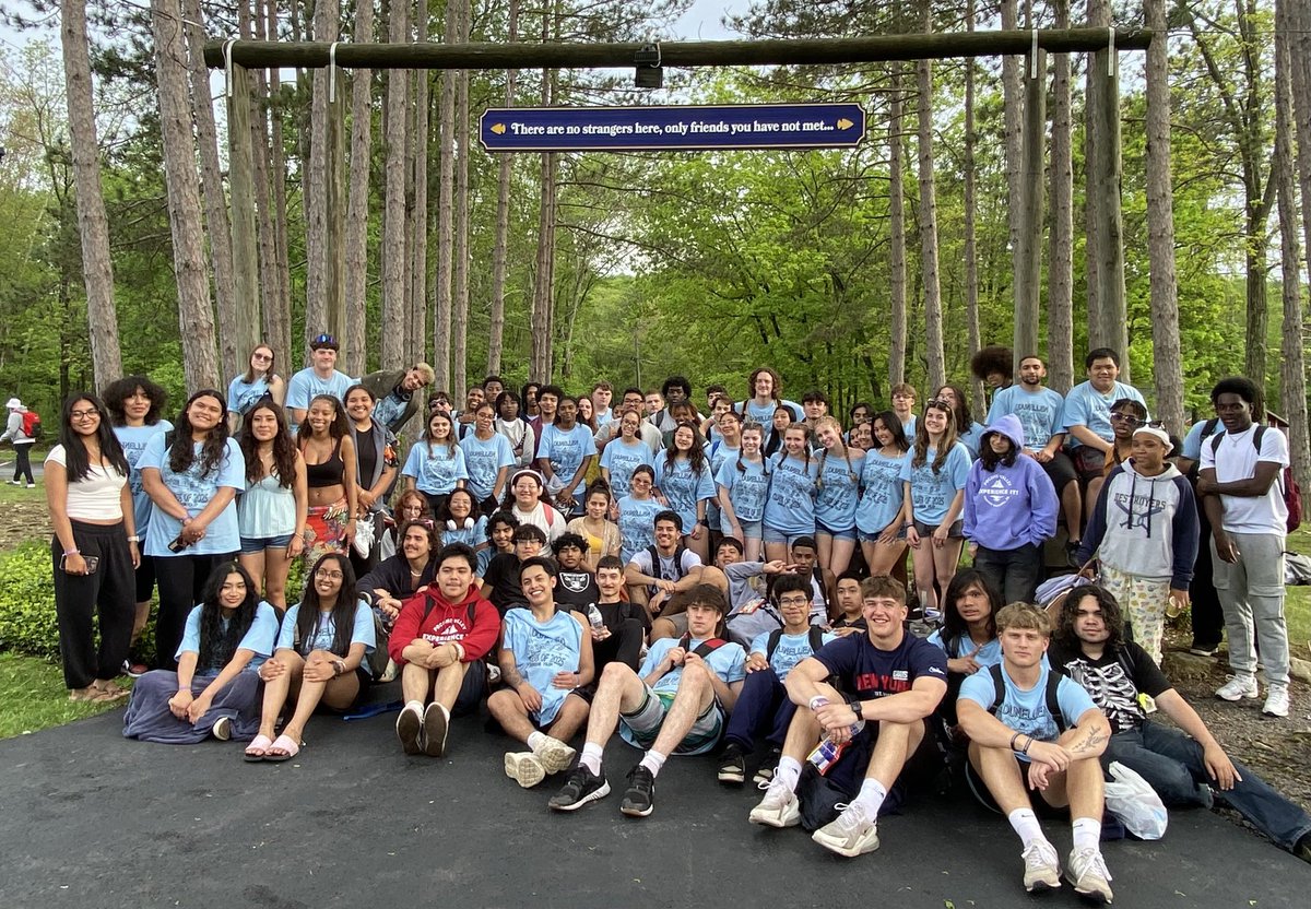 DunellenHS's tweet image. Great day for the Senior Class trip for the Class of 2025!! ⚓️⚓️