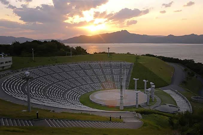 こんなに素敵な所でライブ見られるとは！スタレビに感謝です😄
🎉初テアトロン！
🎉初屋外ライブ！
🎉初四国！
初づくしです😁
四国の皆様3日間よろしくお願いします😊そしてライブに行かれるみなさんよろしくです😄
天気が気になるので昨日ポンチョ買って来ました、気早💦