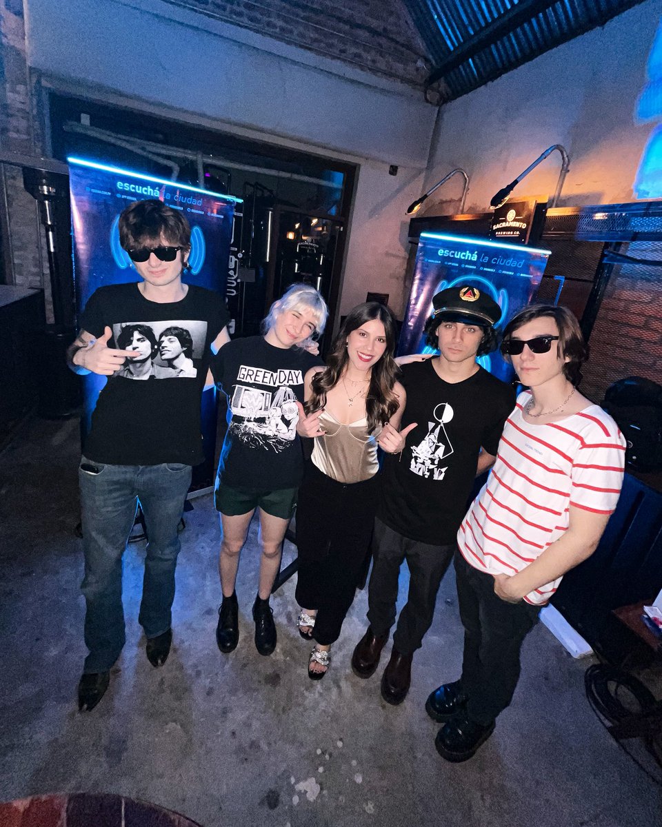 ⚡️🎙️ Charlamos con los chicos de <a href="/ryanbanda_/">RYAN</a> en la 106.9 FM 😎 

Estamos al aire en #UrbanaPM haciendo la previa a <a href="/rockalpuerto_/">Rock Al Puerto</a> 🤘🏻🎸 con #AnabelArias✨ 

Nos escuchás a través de: 
📲 App: Urbana Radio
💻 urbana.com.py