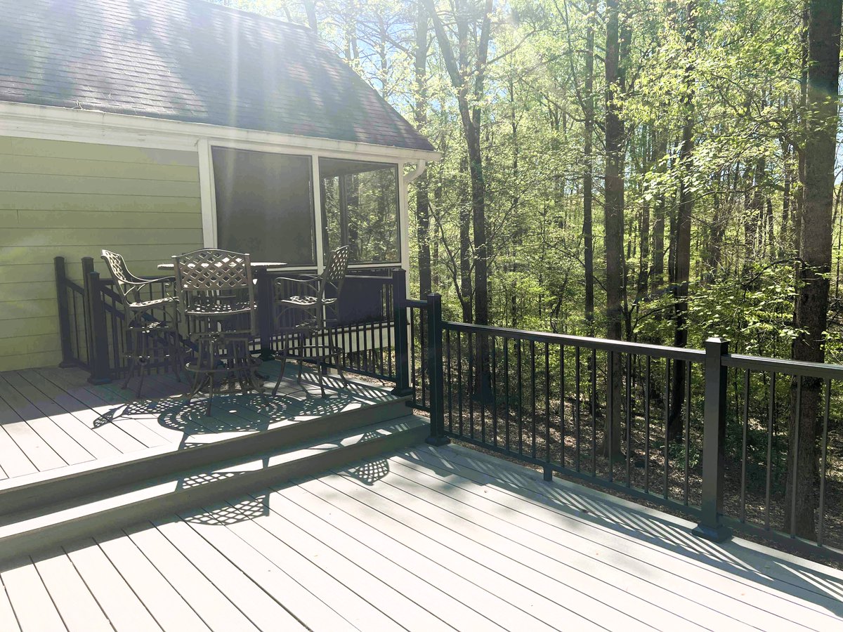 ngedecks1's tweet image. Your backyard should be a place you love spending time. Let's design a deck that makes it happen. #BackyardLove #CustomDeckDesign #GeorgiaEliteDecks