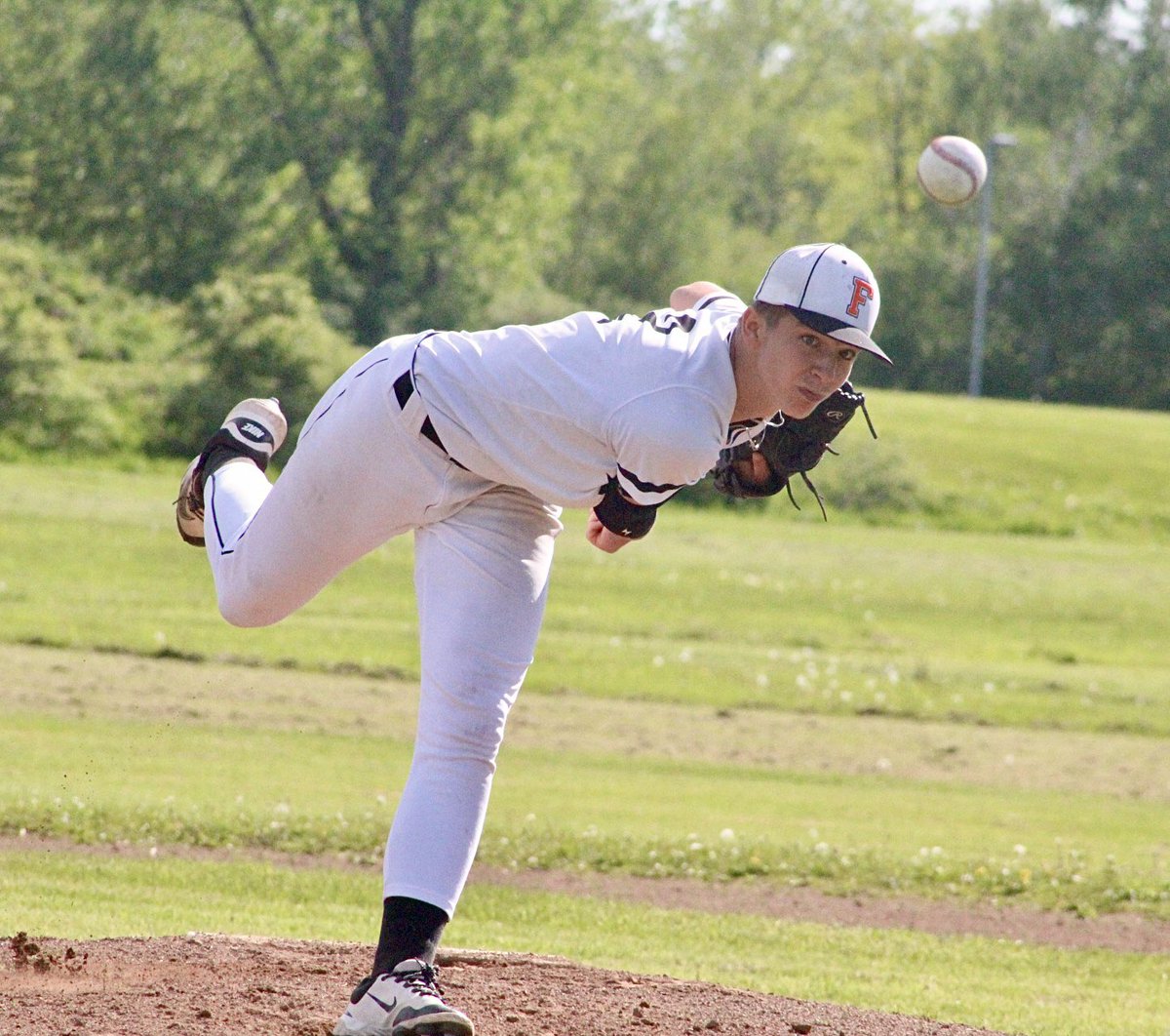 BradenCarmen's tweet image. FINAL: Fredonia 16, Allegany-Limestone 0

The Hillbillies scored as many runs as the Gators had at bats. Ashton Putney finished with 13 strikeouts from facing only 16 batters. He allowed just one hit.

@TheObserverNY @FredoniaHSathl1 @ScottKindberg @mspielman3 @Chris__Storms