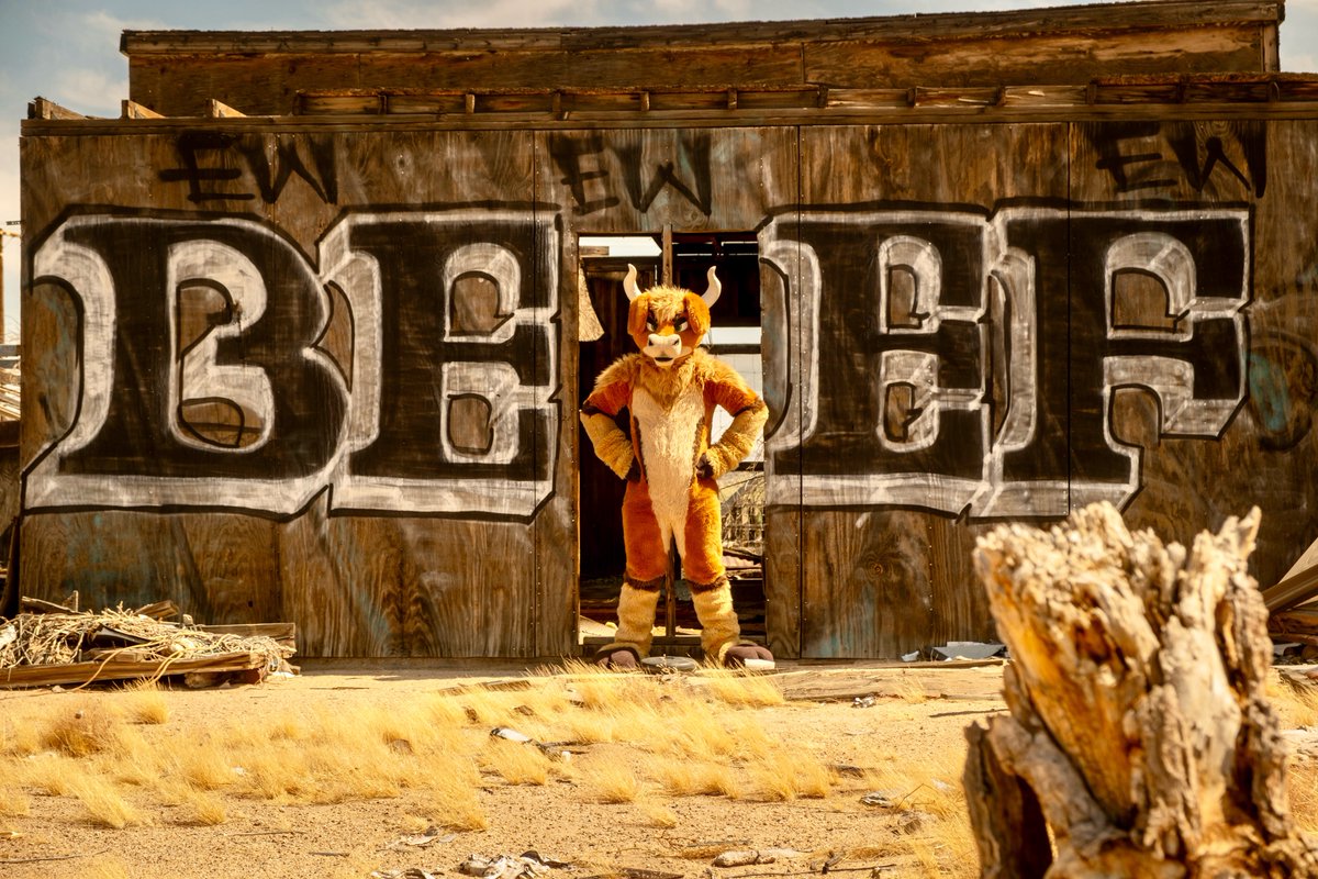 What’s on the menu? 😏 

#FursuitFriday