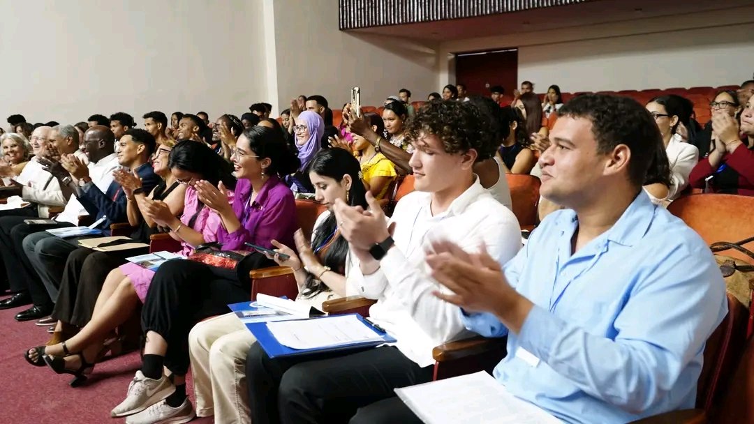 ONUCARIBE's tweet photo. En el teatro universitario de la casa de altos estudios oriental, finaliza la experiencia académica única que constituyó ONUCARIBE 2025, donde delegados de La Habana, Ciego de Ávila, la Universidad de Ciencias Médicas de Santiago y la institución anfitriona. https://t.co/VyTB9aPi3r