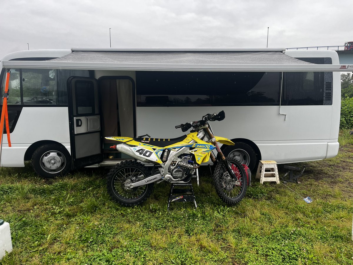 ojiro6's tweet image. ライダー不在🫠
雨です☔
#jmx
#suzuki
#rmz450