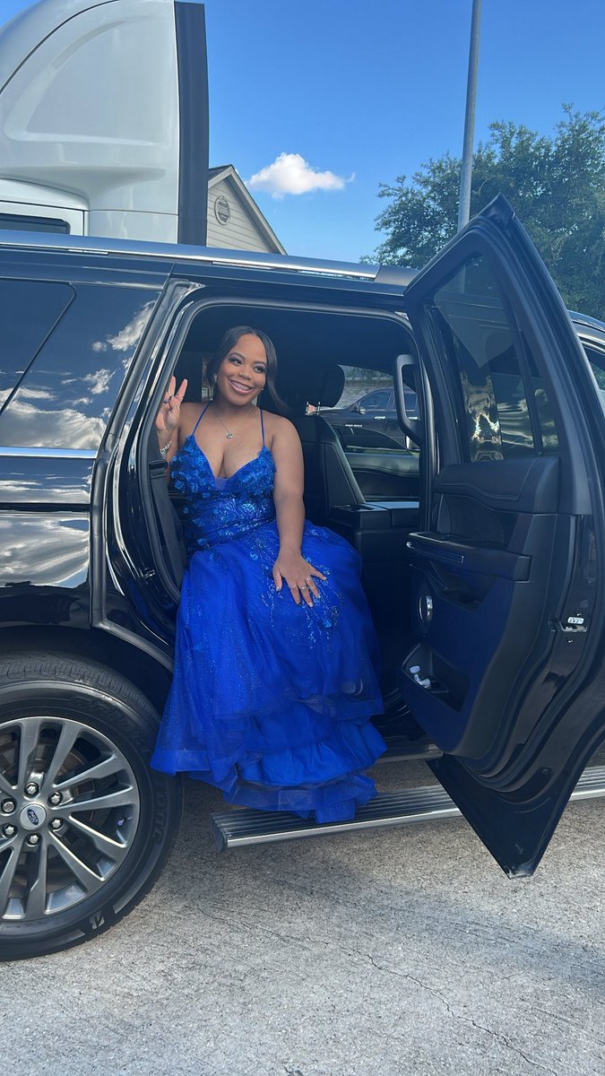 EastsideNellz's tweet image. Still at a Ahhh 😌
Baby Girrllllll 🥰
#8thGradePROM

(Senior Year 🤧)