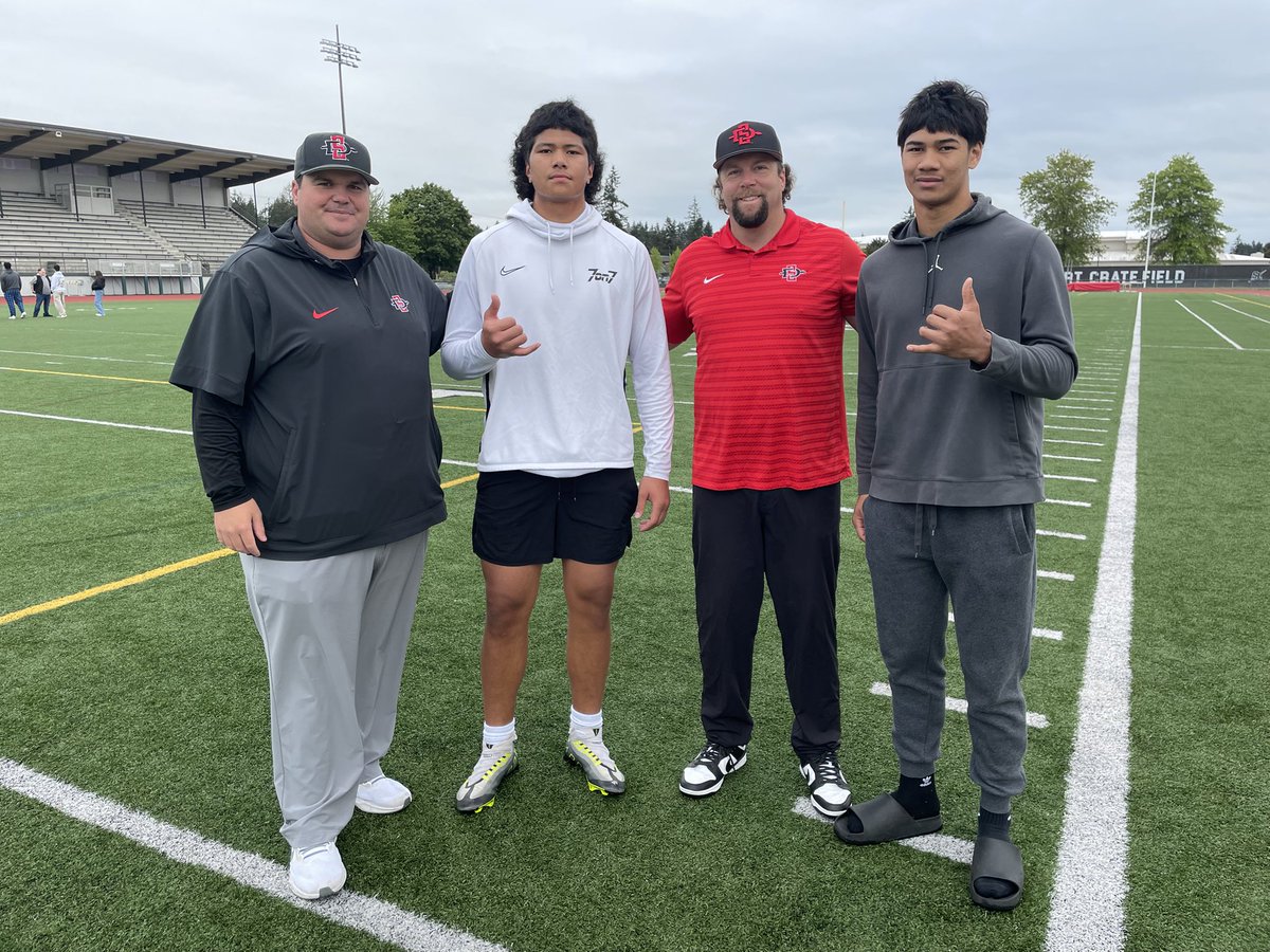 MuliufiElijah's tweet image. Big thanks to @CoachM_Schmidt and @CoachRLindley for coming by bethel this morning! #GoAztecs
@CoachDomser @BrandonHuffman