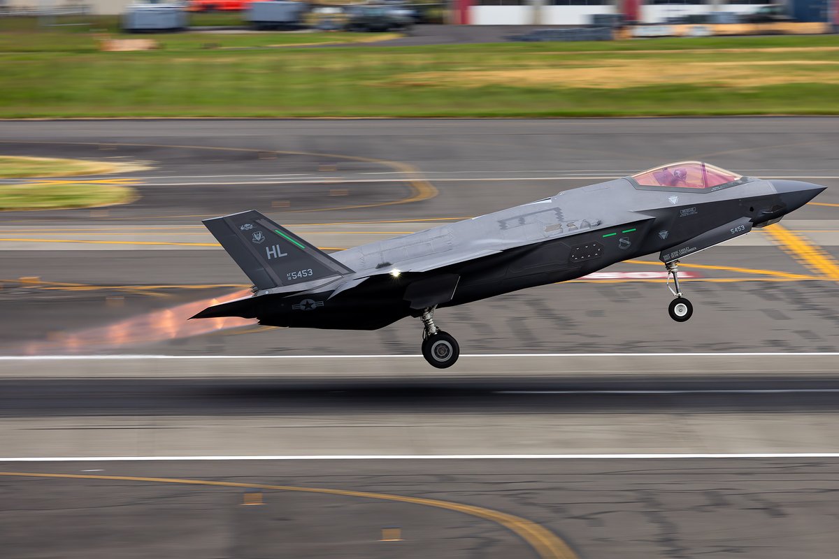 Sabian404's tweet image. Some F-35 action today for the Oregon Air Show
